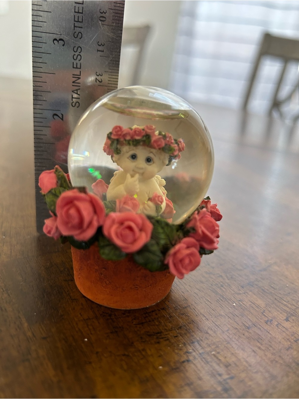 Dresmsicle collectible figurine, roses water globe